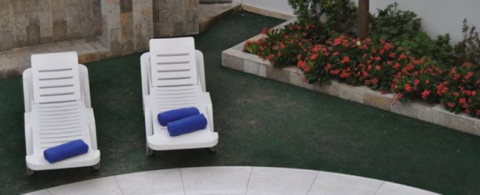 Silla en la zona de piscina Fuente hotelastra427 com